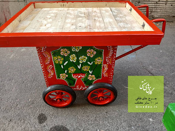 چرخ طوافی دست ساز قرمز نقاشی شده برای شب یلدا رستوران