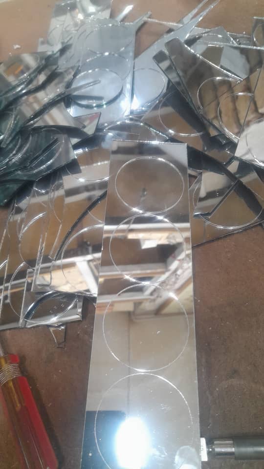 آینه یک میل مناسب دکوراسیون مدرن