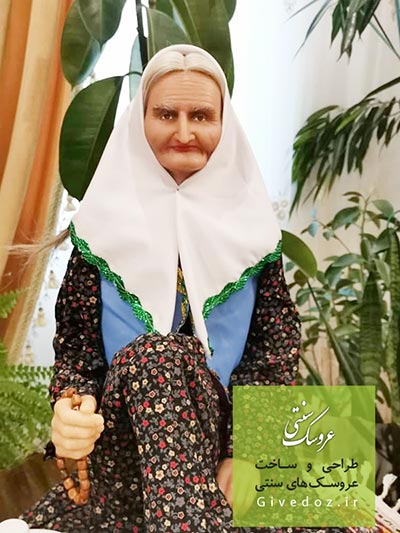 مجسمه مومی پیرزن