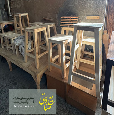 چهارپایه چوبی سنتی بلند