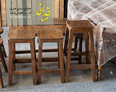 چهارپایه سنتی چوبی رنگ شده